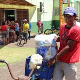 Ivaiporã, PR — A tradicional campanha Natal Permanente da LBV — Jesus, o Pão Nosso de cada dia! está percorrendo o Brasil, entregando cestas de alimentos a milhares de brasileiros. Graças à sua ajuda, proporcionamos um fim de ano mais digno e sem fome para essas famílias.

