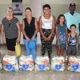 Ourinhos, SP — A região de Ourinhos possui índices de pobreza bastante parecidos com os do Vale do Ribeira. Por isso, a Caravana da LBV fez questã de passar pelo município, beneficiando centenas de famílias que vivem em situação de pobreza e que são acompanhadas pelo Centro de Referência de Assistência Social (CRAS).
