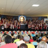 Londrina, PR — Os idosos atendidos pelo programa Vida Plena, da LBV, abrilhantaram a solenidade, entoando diversas canções natalinas e animando o público que aguardava a entrega das cestas de alimento.
