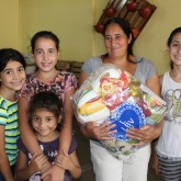 Ourinhos, SP — Ao receberem suas cestas de alimentos, as famílias têm a certeza de que terão um digno fim de ano.
