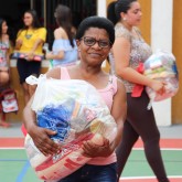Londrina, PR — Após a entrega das cestas de alimento, as famílias voltaram para seus lares com as esperanças renovadas e com a certeza de um fim de ano melhor.
