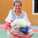 Londrina, PR — A LBV entregou, no dia 13, cestas de alimento a centenas de famílias atendidas pela Instituição e por organizações parceiras ao longo do ano. Os beneficiados voltaram para seus lares com a certeza de que dias melhores virão.
