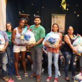 Presidente Prudente, SP — Centenas de famílias prudentinas levaram para a casa a certeza de um Natal mais digno e feliz. A você, amiga colaboradora e amigo colaborador, o nosso agradecimento!
