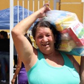 Cascavel, PR — A tradicional campanha Natal Permanente da LBV – Jesus, o Pão Nosso de cada dia! entregou, no último dia 19, centenas de cesta de alimentos para famílias da cidade, proporcionando um fim de ano mais digno e sem fome.
