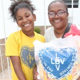 Pelotas, RS — Todos os anos, a LBV garante um Natal mais feliz a milhares de famílias. Já é uma tradição a entrega de cestas de alimentos a famílias de baixa renda em todo o País! =]

 
