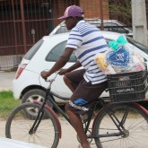 Pelotas, RS — Todos os anos, a LBV garante um Natal mais feliz a milhares de famílias. Já é uma tradição a entrega de cestas de alimentos a famílias de baixa renda em todo o País! =]

 
