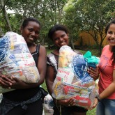 Pelotas, RS — Com esta campanha, que é permanente, a LBV uniu esforços com parceiros e com o povo brasileiro e vai beneficiar 50 mil famílias que vivem em situação de pobreza em todo o Brasil atendidas ao longo do ano pela Instituição e por organizações parceiras.
