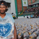 Passo Fundo, RS — Natal é época de união e solidariedade! A campanha de Natal da LBV leva às famílias a Solidariedade e a certeza de ceia farta com as cestas de alimentos.
