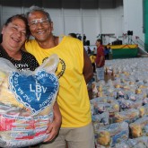 Passo Fundo, RS — A Legião da Boa Vontade contou com o apoio valoroso de voluntários para a entrega das cestas de alimentos para as famílias em situação de risco social.

 
