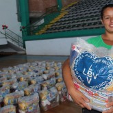 Passo Fundo, RS — Após receber a cesta de alimentos da LBV, atendida expressa a certeza de que terá um Natal mais digno e feliz.
