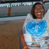 Passo Fundo, RS — O sorriso estampado no rosto revela a felicidade proporcionada pela LBV durante a entrega das cestas de alimentos da campanha de Natal da Instituição.
