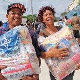 Porto Alegre, RS — Em todo o Brasil, por meio da campanha Natal Permanente da LBV — Jesus, o Pão Nosso de cada dia!, foram distribuídas mais de 900 toneladas de alimentos não perecíveis a mais de 50 mil famílias.

 
