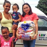 Ribeirão Preto, SP — Cada cesta tem arroz, feijão, óleo, açúcar, leite em pó, macarrão, farinha de mandioca e de trigo, fubá, goiabada, gelatina, massa para bolo, extrato de tomate e sal. Itens essenciais e básicos para ajudar no sustento da família.
 
