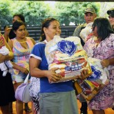 Rio Branco, AC — As famílias atendidas pela Legião da Boa Vontade levam para casa cestas de alimentos fartas que garantem um Natal mais digno e feliz a quem mais precisa.
