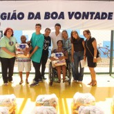 Palmas, TO — Voluntários e representantes do CRAS Morada do Sol auxiliam na entrega de alimentos às famílias em situação de vulnerabilidade social na capital do Tocantins.
