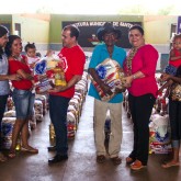 Santa Rosa do Tocantins, TO — Natal é época de união e solidariedade! A Campanha de Natal da LBV leva às famílias a Solidariedade e a certeza de uma ceia farta com as cestas de alimentos.
