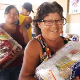 Rio Verde, GO — O sorriso no rosto de quem recebe a certeza de um natal mais digno e feliz, revela a importância do seu apoio. É a LBV chegando a quem mais precisa =)
