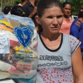 Monte Alegre, SE — Cada cesta tem arroz, feijão, óleo, açúcar, leite em pó, macarrão, farinha de mandioca e de trigo, fubá, goiabada, gelatina, massa para bolo, extrato de tomate e sal. Itens essenciais e básicos para ajudar no sustento da família.