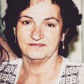Ao Espírito Eterno da minha querida mãe, Odete Terezinha Lago Loscher (1949-2016), meu amor, carinho e respeito. Receba meu abraço cheio de saudade. Te amo para sempre! (Ariane Loscher)