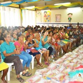 Lauro de Freitas, BA — Além do apoio diário oferecido nos projetos e programas socioeducacionais desenvolvidos pela Instituição, as famílias são contempladas pela campanha Natal Permanente da LBV — Jesus, o Pão Nosso de cada dia!.
