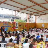 Salvador, BA — Famílias que vivem em situação de vulnerabilidade social lotam a quadra poliesportiva da LBV durante a entrega de cestas de alimentos da campanha de Natal da Instituição.
