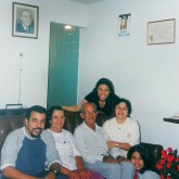 Quero homenagear meus pais Carolina e José Zuquette que estão na Pátria Espiritual há 16 anos. Sou muito grata a eles por terem apresentado para mim e para os meus irmãos a Religião de Deus, do Cristo e do Espírito Santo desde criança. É onde sempre encontramos orientação e esclarecimentos espirituais para conduzir nossas vidas no caminho do bem. Que eles recebam nosso amor e nossa gratidão eterna pelos pais maravilhosos que sempre foram. Na foto eles estão no centro do sofá, ladeados por mim, Aparecida Zuquette e meu esposo Arli, minha filha mais nova Rafaela Zuquette e minha filha mais velha que também está na Pátria da Verdade, Esperança de Jesus.