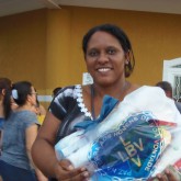 Bauru, SP — A alegria e a satisfação em levar para casa a cesta de alimentos e ter a certeza de um Natal mais digno e feliz é constatada no semblante de cada atendido pela LBV.
