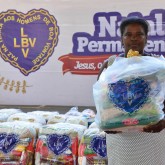 Goiânia, GO — Todos os anos, a LBV garante um Natal mais feliz a milhares de famílias. Já é uma tradição a entrega de cestas de alimentos a famílias de baixa renda em todo o País! =]
