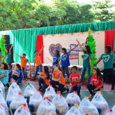 Goiânia, GO — Atendidos da LBV abrilhantam cerimônia de entrega das cestas na capital goiana.
