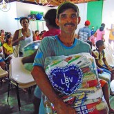 Rio do Prado, MG — O sorriso de quem sabe que os filhos serão bem alimentados neste natal! 