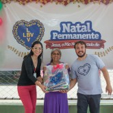 Campo Grande, MS — Presente na entrega de cestas da pela LBV, Priscila Santana (E), do Fort Atacadista, destacou: 