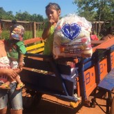 Dourados, MS — Na carroça, a garantia de um Natal mais feliz com a ajuda da LBV.
