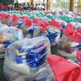 Belo Horizonte, MG — Cada cesta tem arroz, feijão, óleo, açúcar, leite em pó, macarrão, farinha de mandioca e de trigo, fubá, goiabada, gelatina, massa para bolo, extrato de tomate e sal. Itens essenciais e básicos para ajudar no sustento da família.
