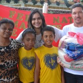 Belo Horizonte, MG — A jovem colaboradora Victória Carneiro prestigiou a cerimônia de entrega das cestas de alimentos. 