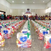 Cubatão, SP — Vista parcial das cestas de alimentos entregues para famílias atendidas por organizações parceiras da LBV.
