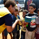 Irauçuba, CE —  No sertão do Ceará, a LBV  levou muita atenção e alegria para a criançada, além das cestas de alimentos da tradicional campanha da LBV. 
