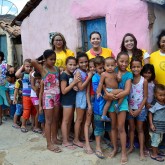 Irauçuba, CE — A LBV beneficiou centenas de famílias atendidas ao longo do ano em seus programas e projetos socioeducacionais com cestas de alimentos arrecadados por meio da campanha Natal Permanente da LBV — Jesus, o Pão Nosso de cada dia!.
