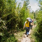 Famílias da Reserva Indígena Tenondé Porã, localizada em Parelheiros, na capital paulista, foram presenteadas com as cestas de alimentos da LBV.