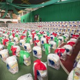 São Paulo, SP - Vista parcial das cestas de alimentos entregues pela LBV na capital paulista.
