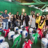 São Paulo, SP - Diversos Amigos da LBV estiveram presentes na entrega, acompanhando de perto o trabalho e ajudando na distriuição de cestas às famílias.
