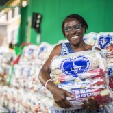 São Paulo, SP - Além do apoio diário oferecido nos projetos e programas socioeducacionais desenvolvidos pela Instituição, as famílias são contempladas pela campanha Natal Permanente da LBV — Jesus, o Pão Nosso de cada dia!.
