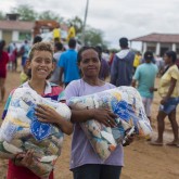Sobradinho, BA — A LBV garante, todos os anos, um Natal mais feliz a milhares de famílias. Já é uma tradição a entrega de cestas de alimentos a famílias de baixa renda em todo o país! \o/