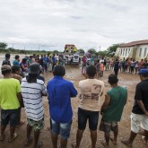 Sobradinho, BA — A diferença na vida de famílias, que muitas vezes não tem o que comer, é enorme quando a esperança de dias melhores surge no coração de cada um ao segurar a cesta básica da LBV.