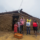 Uauá, BA — Voluntários da LBV auxiliam na entrega das cestas às famílias beneficiadas no sertão nordestino, garantindo que este Natal seja sem fome e mais feliz.