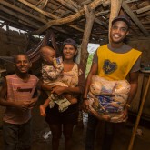 Curaçá, BA — Na aldeia Indígena Atikum Bahia as famílias se reuniram para receber as cestas e a certeza de um Natal mais digno e feliz.