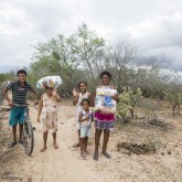 Uauá, BA — A corrente de Solidariedade levou mais esperança ao povo que sofre com a seca na Bahia. Foram milhares de famílias beneciadas com a campanha Natal Permente da LBV.