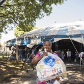 Guarulhos, SP — Em todo o Brasil, por meio da campanha Natal Permanente da LBV — Jesus, o Pão Nosso de cada dia!, foram distribuídos 1 milhão de quilos de alimentos não perecíveis a mais de 50 mil famílias.
