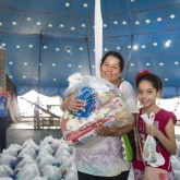 Guarulhos, SP — Cada cesta tem arroz, feijão, óleo, açúcar, leite em pó, macarrão, farinha de mandioca e de trigo, fubá, goiabada, gelatina, massa para bolo, extrato de tomate e sal. Itens essenciais e básicos para ajudar no sustento da família.
 
