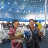 Guarulhos, SP — Com esta campanha, que é permanente, a LBV uniu esforços com parceiros e com o povo brasileiro e vai beneficiar 50 mil famílias que vivem em situação de pobreza em todo o Brasil atendidas ao longo do ano pela Instituição e por organizações parceiras.

 
