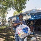 Guarulhos, SP — Todos os anos, a LBV garante um Natal mais feliz a milhares de famílias. Já é uma tradição a entrega de cestas de alimentos a famílias de baixa renda em todo o País! =]
 
